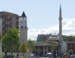 LAS NUEVAS JOYAS DE TIRANA A SINAIA